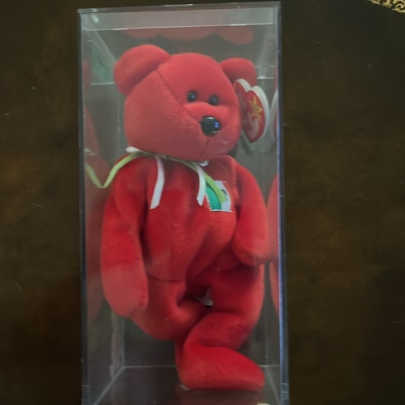 Site beanie has been stored in the case since it was purchased - Picture 2 of 2